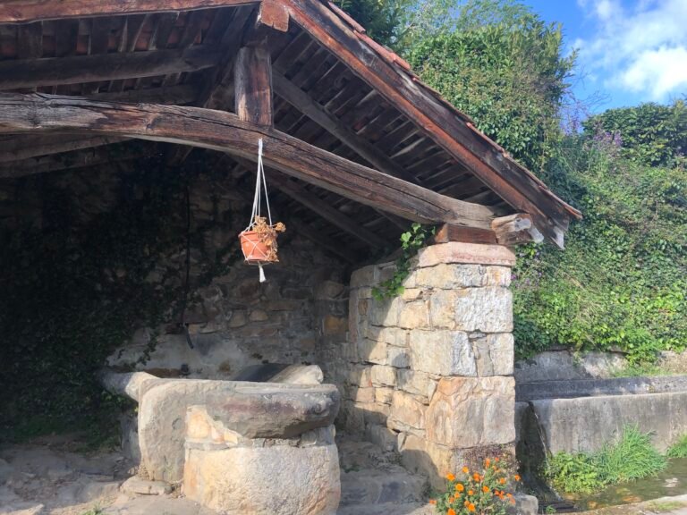 El lavadero del pueblo, donde de antaño se reunían las mujeres. CC-BY-SA 4.0