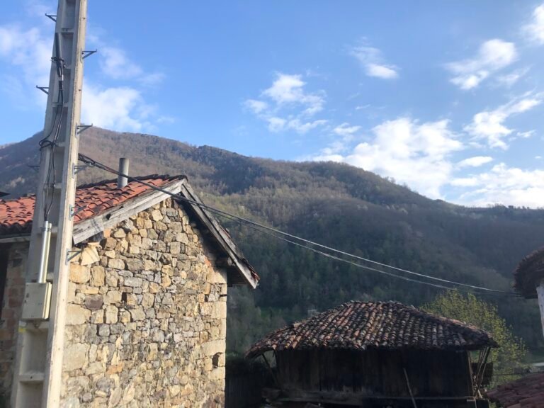 La peña que Eva ve todas las semanas al levantarse. CC-BY-SA 4.0