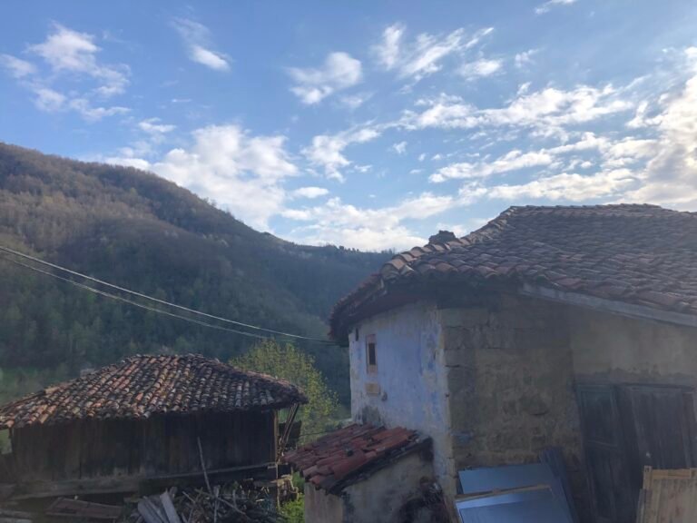 Los hórreos son construcciones que hacían de despensa de los alimentos en los pueblos. CC-BY-SA 4.0